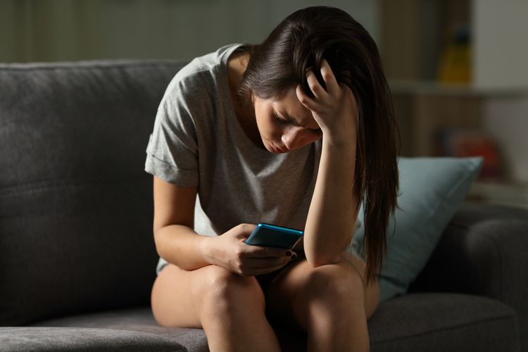 Dampak Sosial Media terhadap Kesehatan Mental Remaja